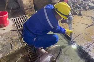 恩施地下室伸缩缝堵漏施工视频